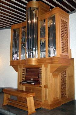 Ein Klick auf das Orgel-Bild zeigt deren Disposition an.